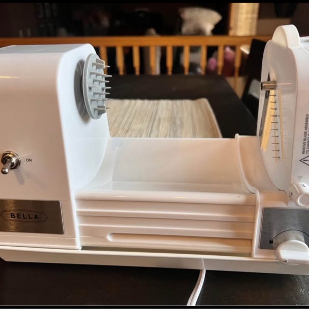 Bella White Electric Spiralizer